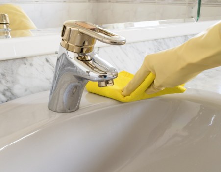 Local Roehampton cleaner preparing a guest-ready rental home